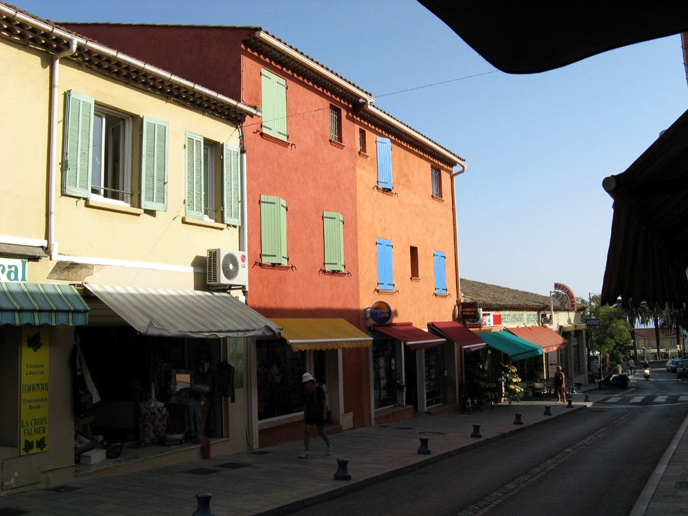 Магазины в Ла-Круа-Вальмер, Франция – фотографии Франции