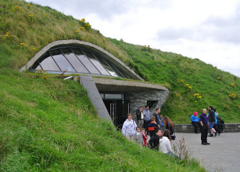 Утёсы Мохер, центр Cliffs of Moher Visitor Experience  – фотографии Ирландии