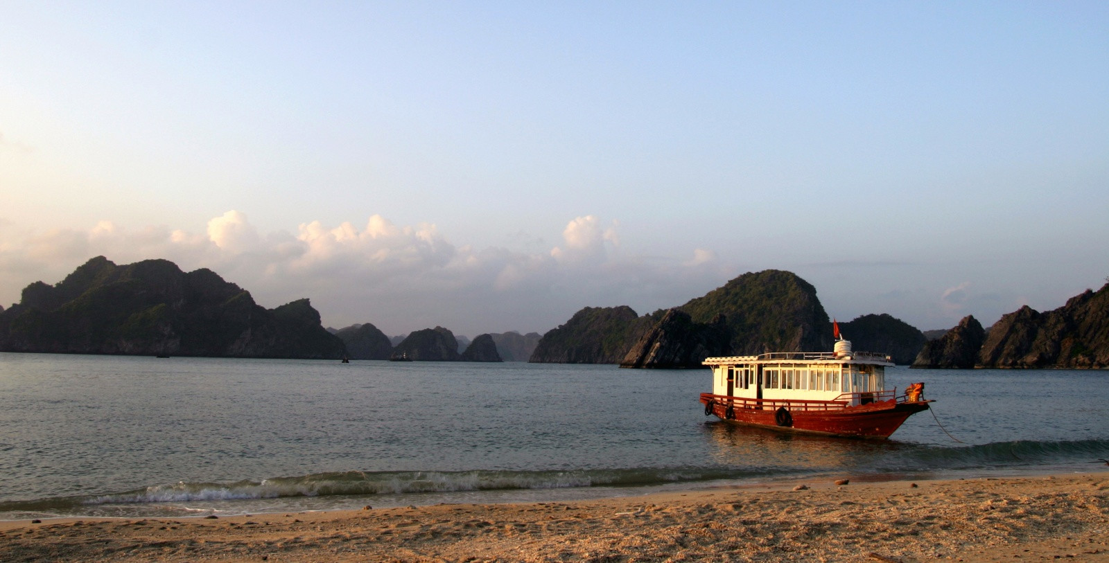 Панорамы острова Катба в заливе Халонг – фотографии Вьетнама