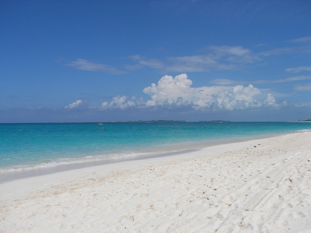 Пляж в Нью-Провиденс, Багамские острова. Фото 1 – фотографии Багамских островов