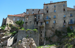 Дома в Сартене, Франция. Фото 1 – фотографии Франции