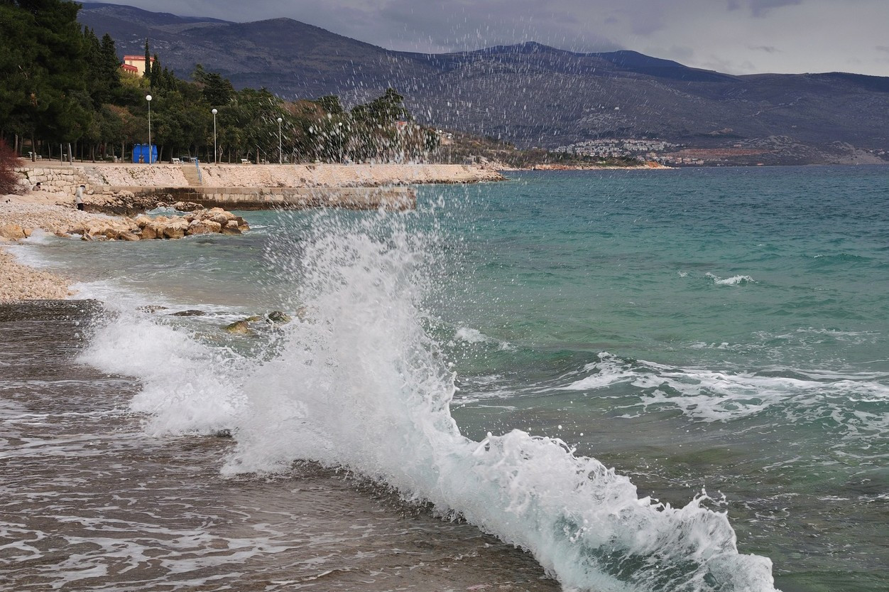 Волны в Нови-Винодолски, Хорватия – фотографии Хорватии