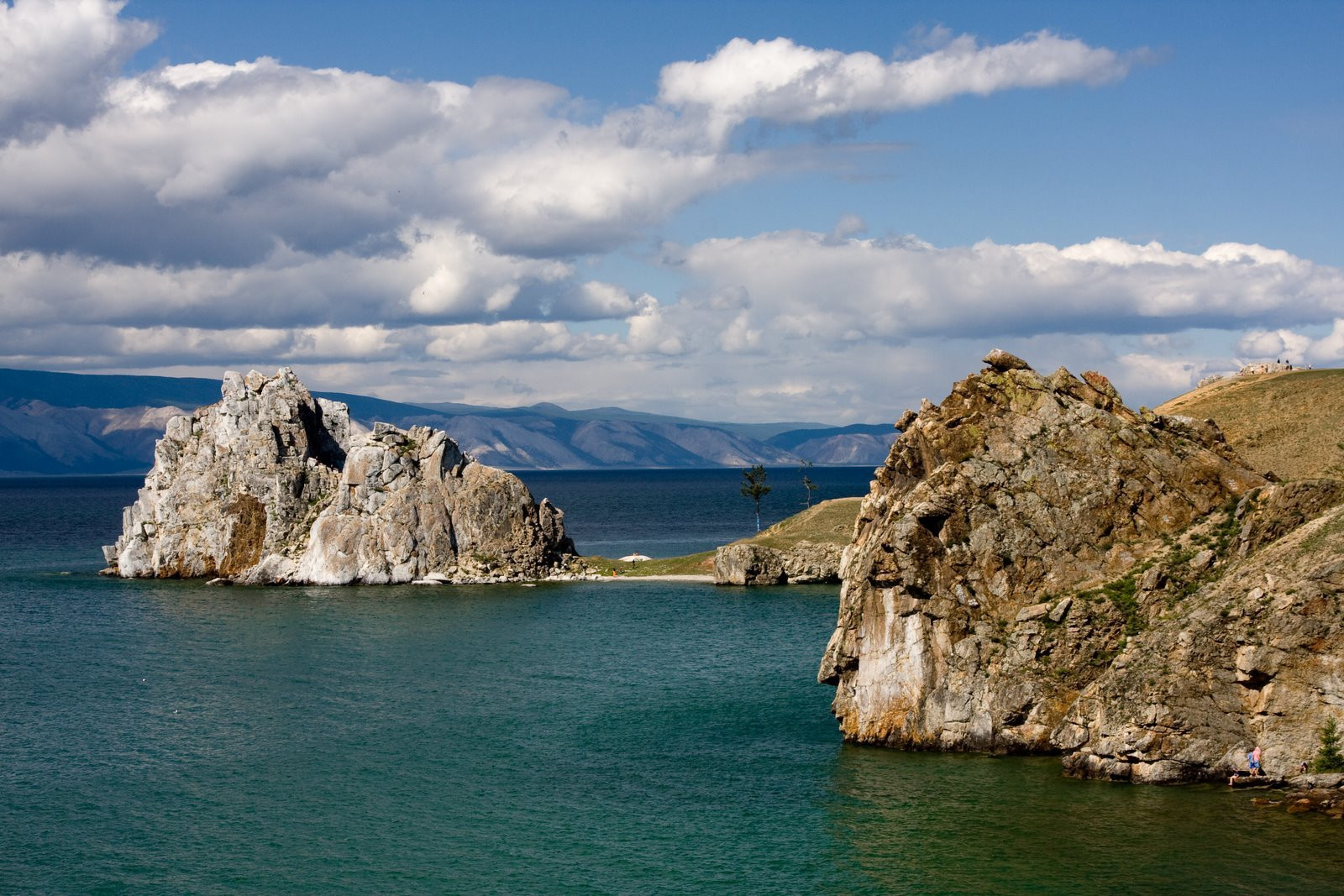 Скалы на озере Байкала, Россия – фотографии России