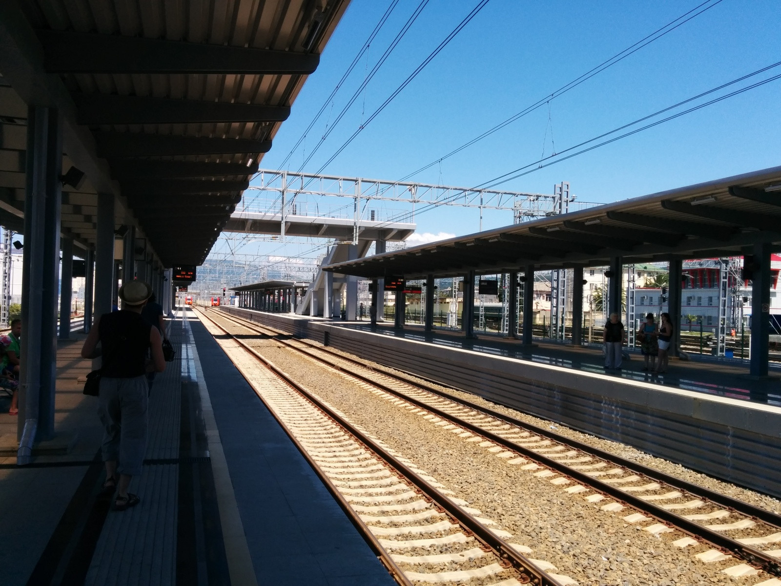 Вокзал Адлера, июль 2014. Фото 1 – фотографии России