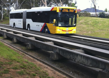 Отдельная дорога "Направляемых автобусов" в Аделаиде – фотографии Австралии