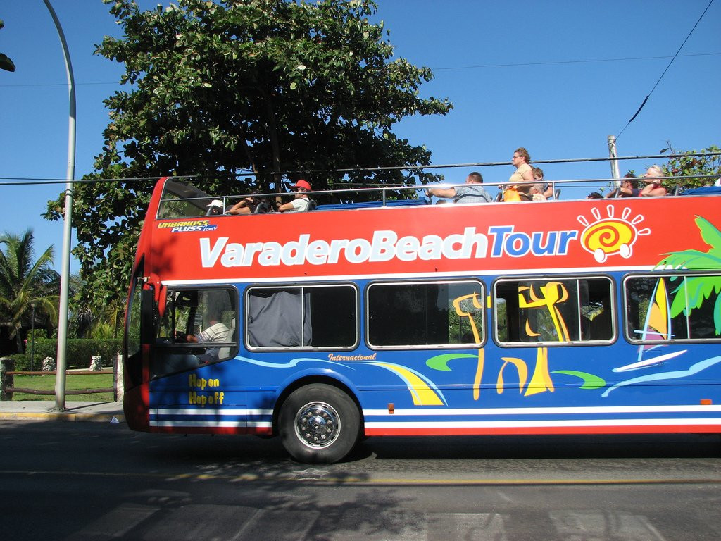 Туристы в Варадеро, Куба – фотографии Кубы