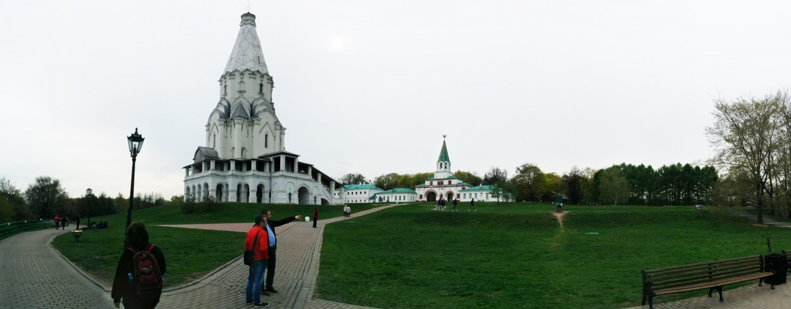 Гуляем в парке Коломенское, панорамная фотка главных храмов – фотографии России