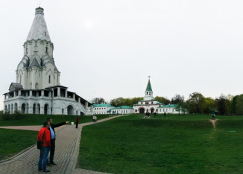 Гуляем в парке Коломенское, панорамная фотка главных храмов – фотографии России