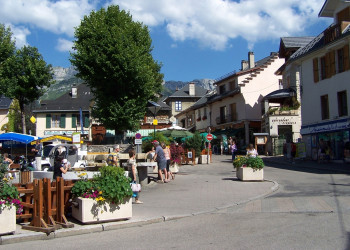 Улица в Виллар-де-Лан, Франция – фотографии Франции