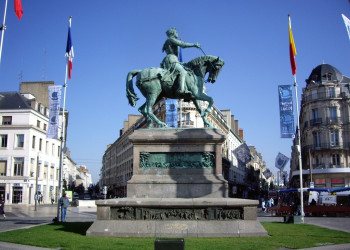 Памятник Жанне Д Арк в Орлеане, Франция – фотографии Франции