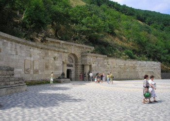 Вход к озеру Провал, Пятигорск, Россия. Фото 1 – фотографии России