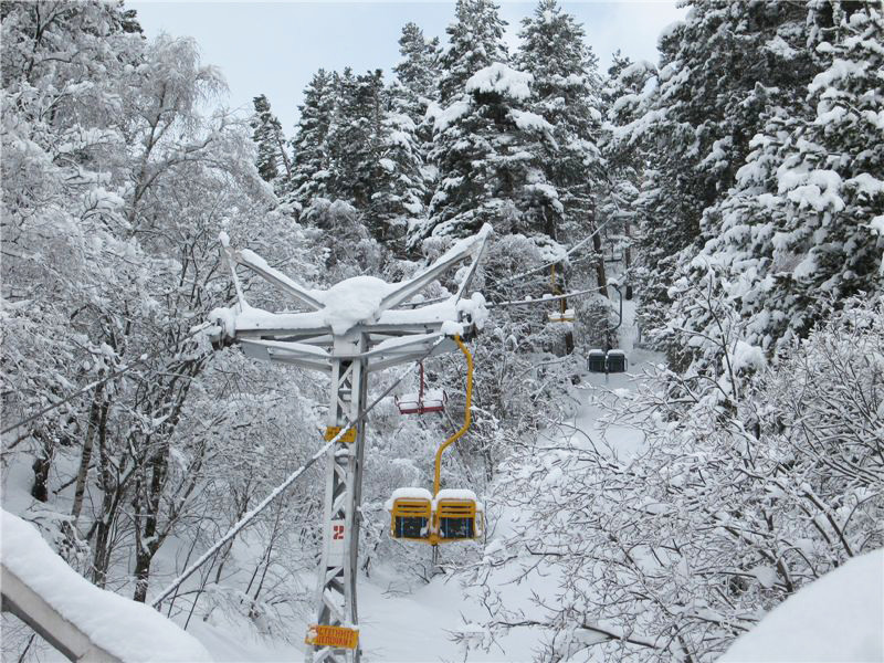 Двукресельный подъёмник на Чегете (до кафе «Ай»), Россия. Фото 3 – фотографии России