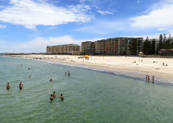 Пляж Гленелг (Glenelg) в городе Аделаида – фотографии Австралии