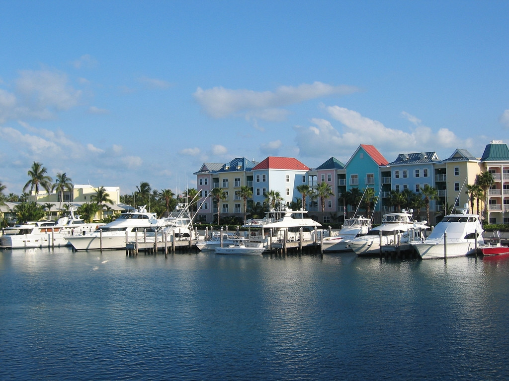 Яхты и катера в Парадайз Айленд, Багамские острова – фотографии Багамских островов