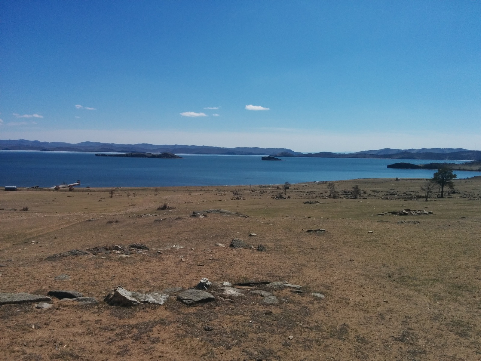 Вид с турбазы Алтан, Малое море – фотографии России