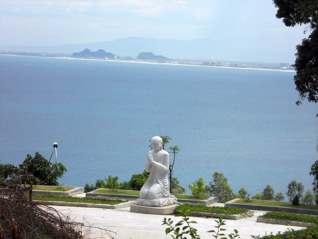 Статуя кому-то – фотографии Вьетнама