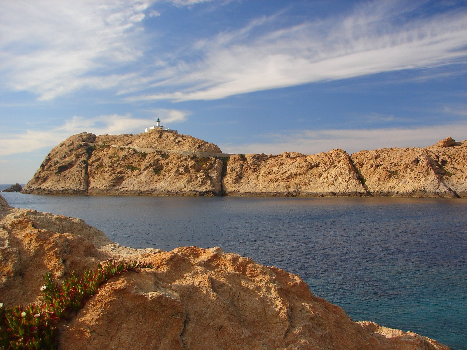 Скалы в Иль-Русса, Франция. Фото 1 – фотографии Франции