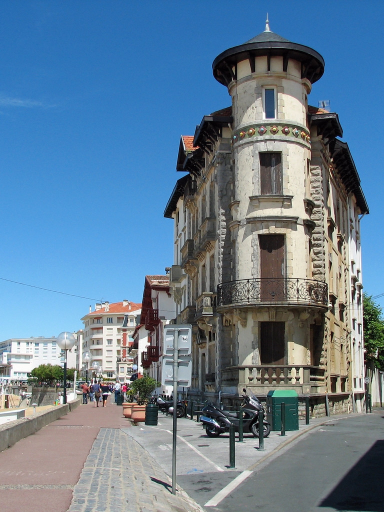 Дома в Сен-Жан-де-Люз, Франция – фотографии Франции