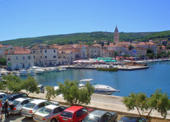 Транспорт на набережной в Супетар, Хорватия – фотографии Хорватии