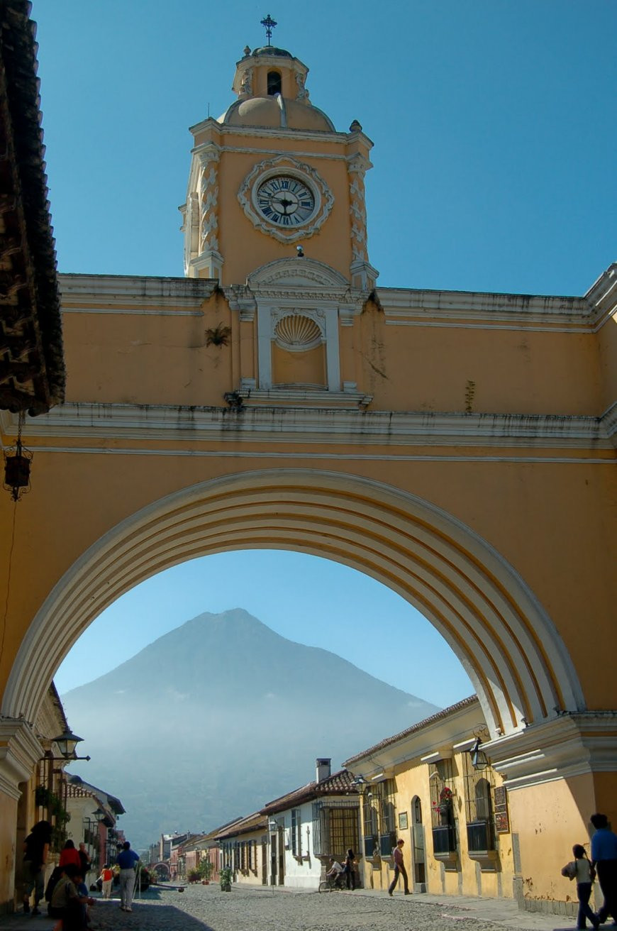 Архитектура улиц в Антигуа-Гватемале, Гватемала – фотографии Гватемалы
