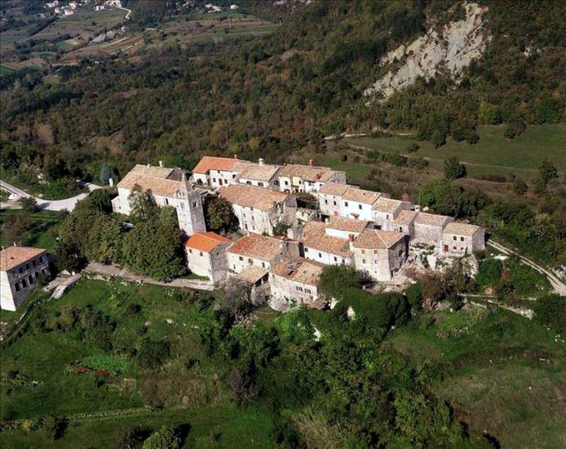 Хум (Hum) – крохотный город-крепость в Хорватии. Фото 4 – фотографии Хорватии