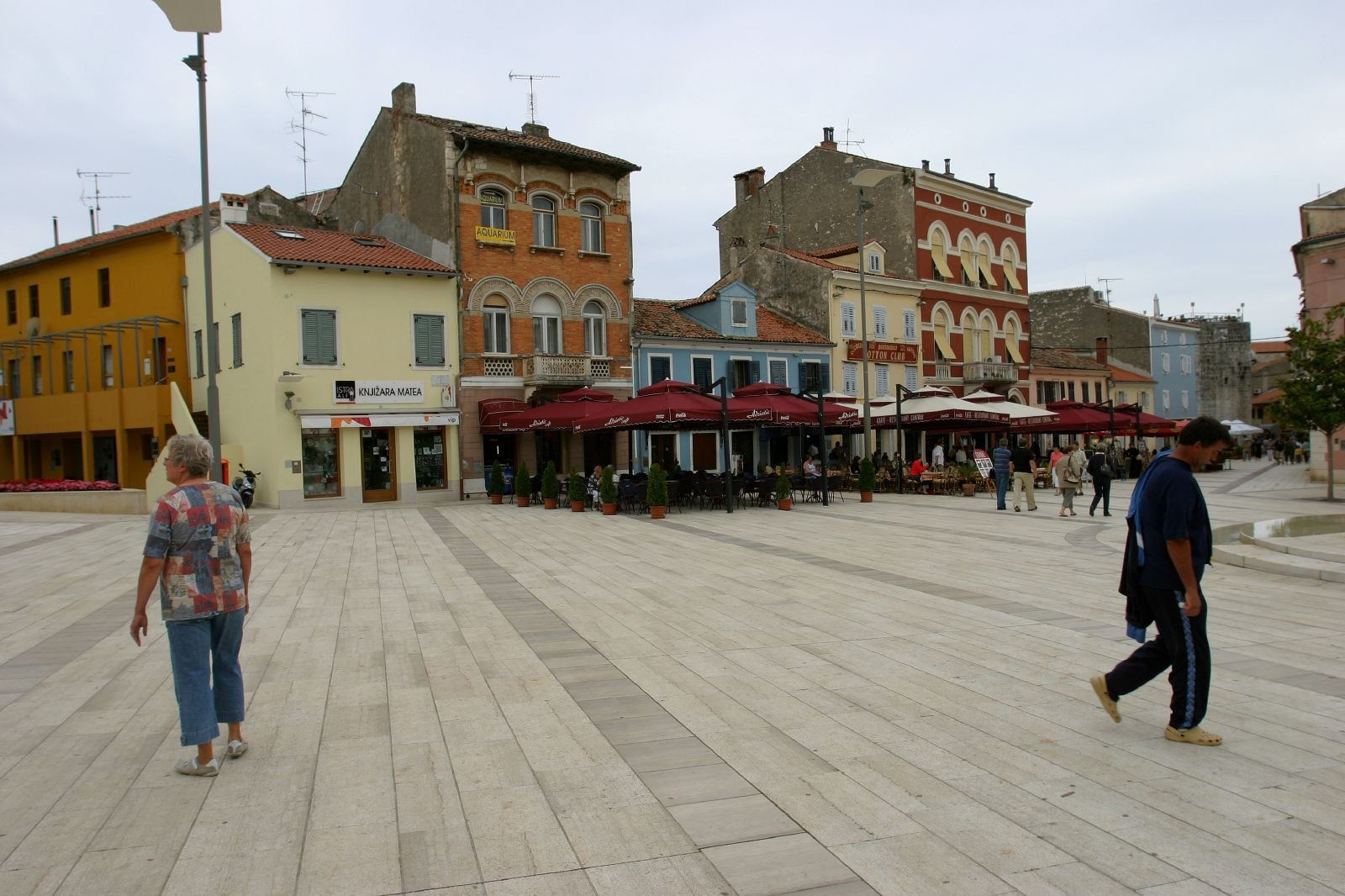 Кафе и рестораны на площади в Пореч, Хорватия. Фото 1 – фотографии Хорватии