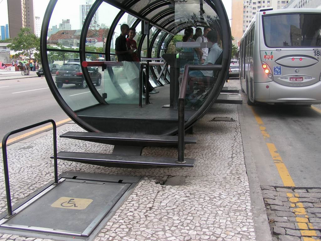 Остановочный пункт в Куритиба, Бразилия – фотографии Бразилии