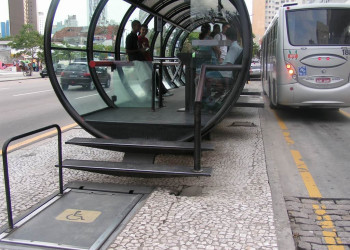 Остановочный пункт в Куритиба, Бразилия – фотографии Бразилии