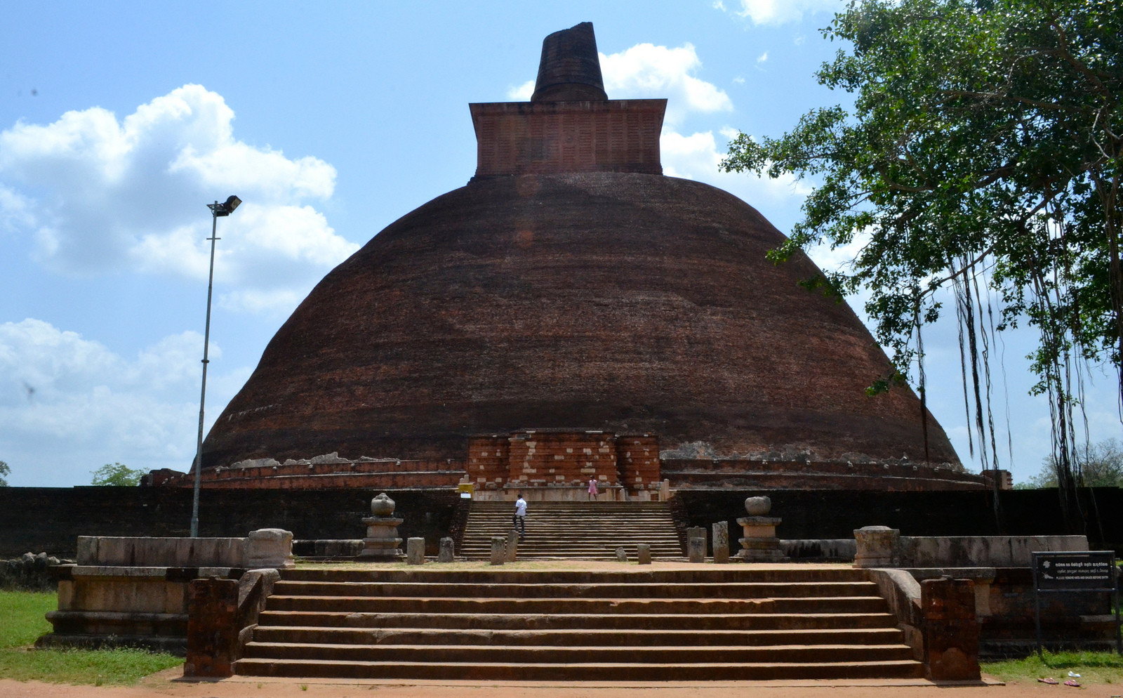 Ступа Джетавана в Анурадхапуре – фотографии Шри-Ланки