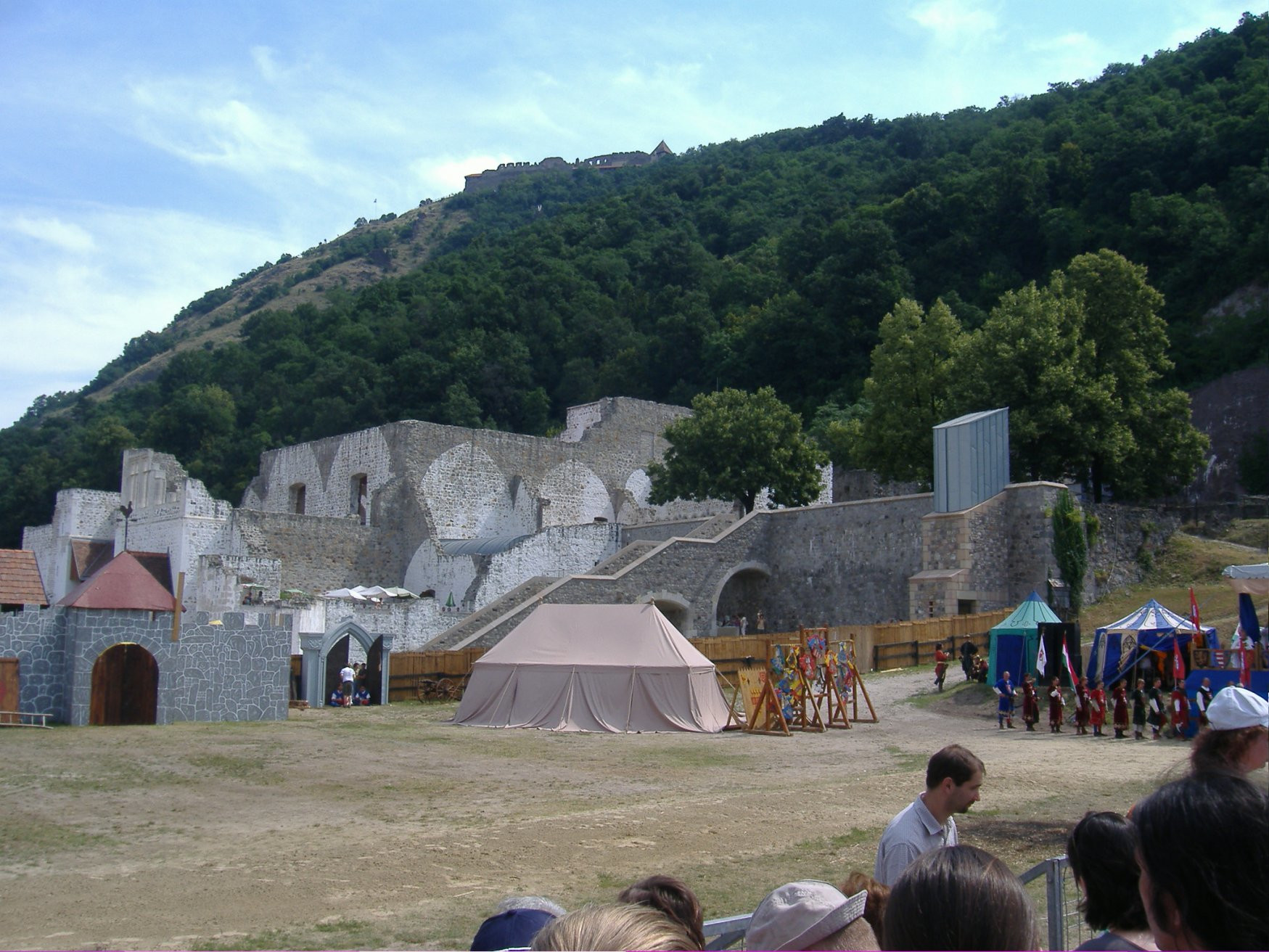 руины дворца – фотографии Венгрии