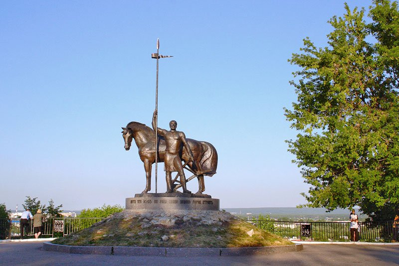 Памятник Первопоселенцу в Пензе, Россия. Фото 2 – фотографии России