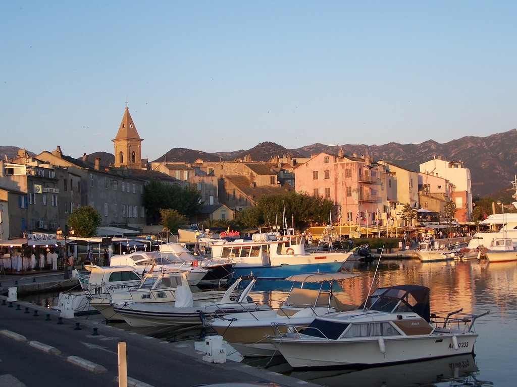 Набережная в Сен-Флоране, Франция. Фото 1 – фотографии Франции