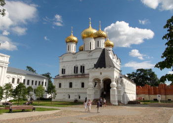 Знаменитый Ипатьевский монастырь в Костроме. Фото 1 – фотографии России