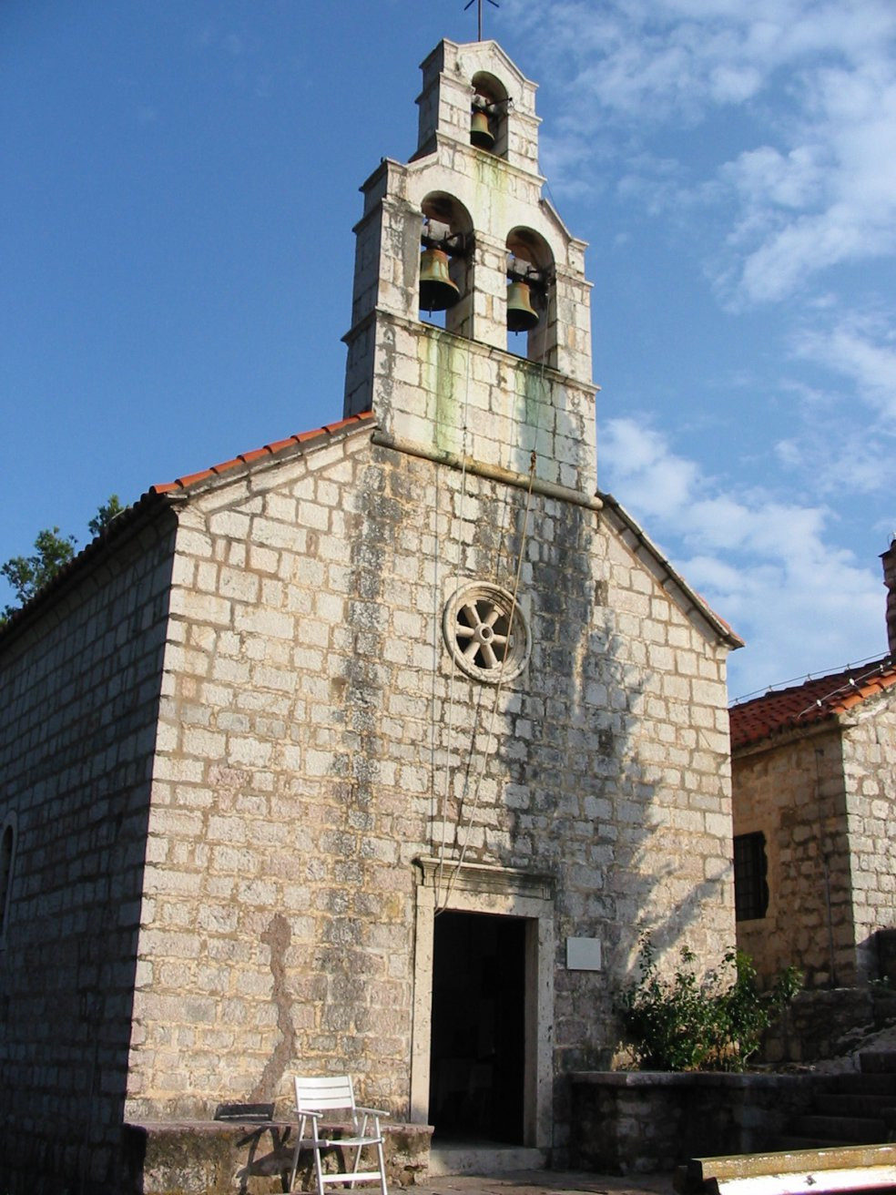 Церковь в Святой Стефан, Черногория – фотографии Черногории