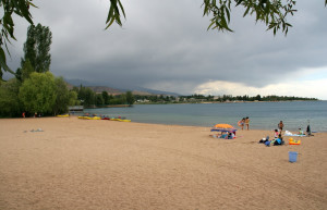 Озеро Иссык-Куль в городе Чолпон-Ата, Киргизия – фотографии Киргизии