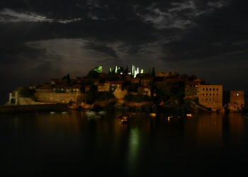 Ночь в Святой Стефан, Черногория – фотографии Черногории