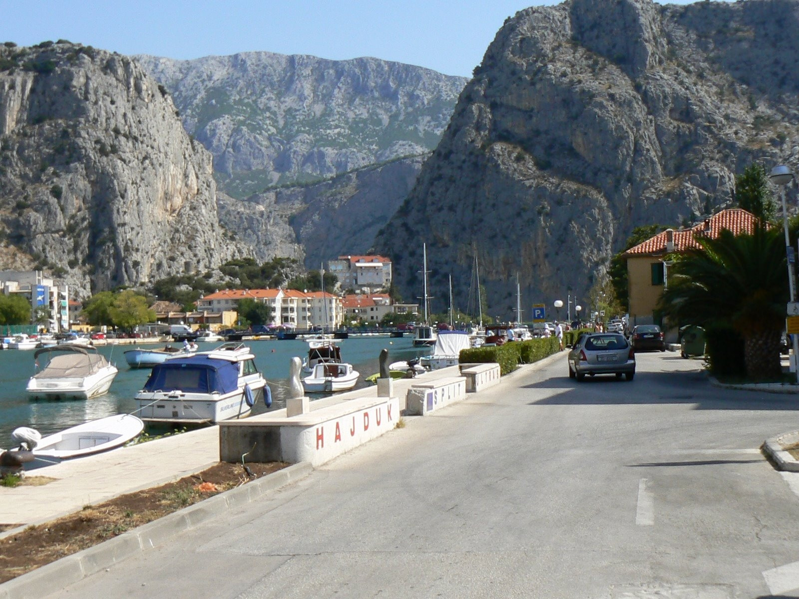 Набережная в Омиш, Хорватия. Фото 1 – фотографии Хорватии