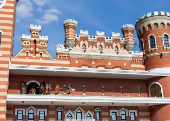 Часы "12 апостолов" на Патриаршей площади в Йошкар-Оле – фотографии России