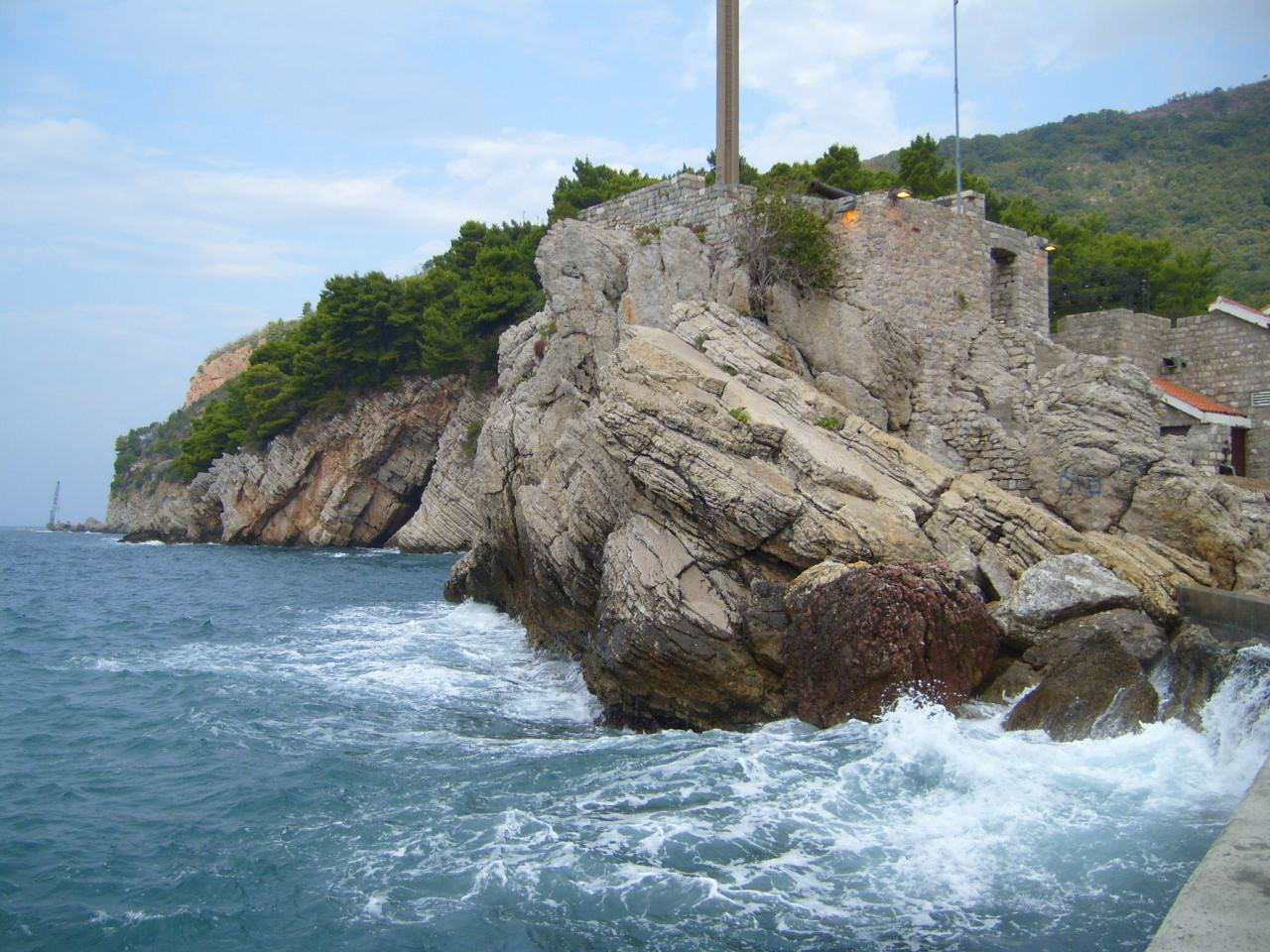 Скала в Петровац, Черногория. Фото 25 – фотографии Черногории
