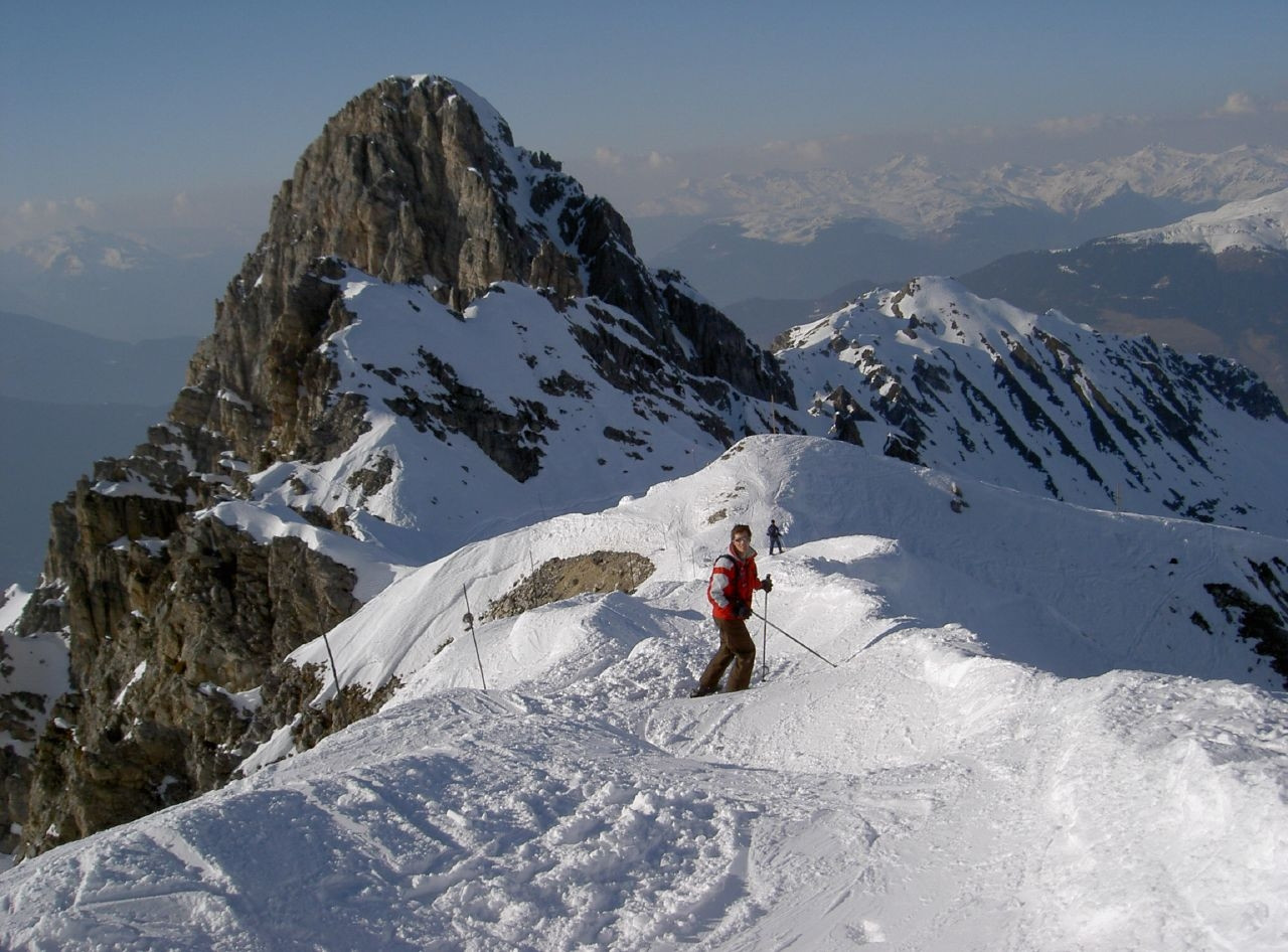 Лыжник в Ла-Тания, Франция – фотографии Франции