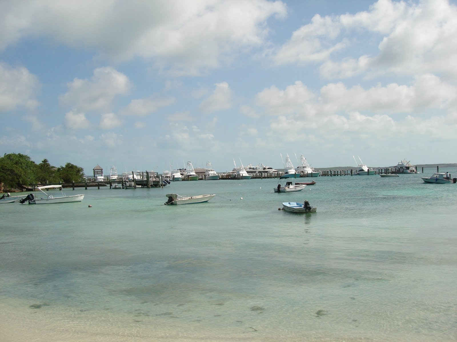 Лодки на острове Харбор Айленд, Багамские острова – фотографии Багамских островов