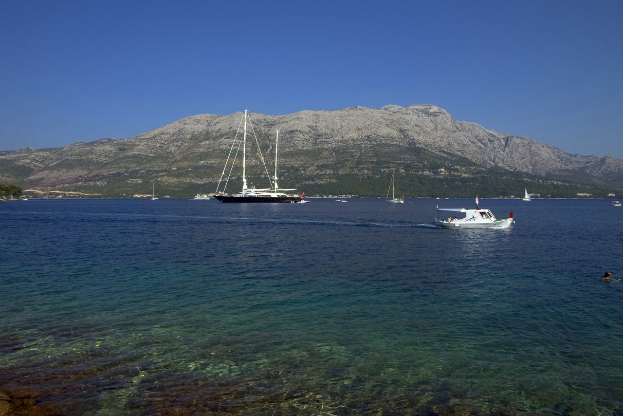 Яхты и катера на острове Корчула, Хорватия – фотографии Хорватии