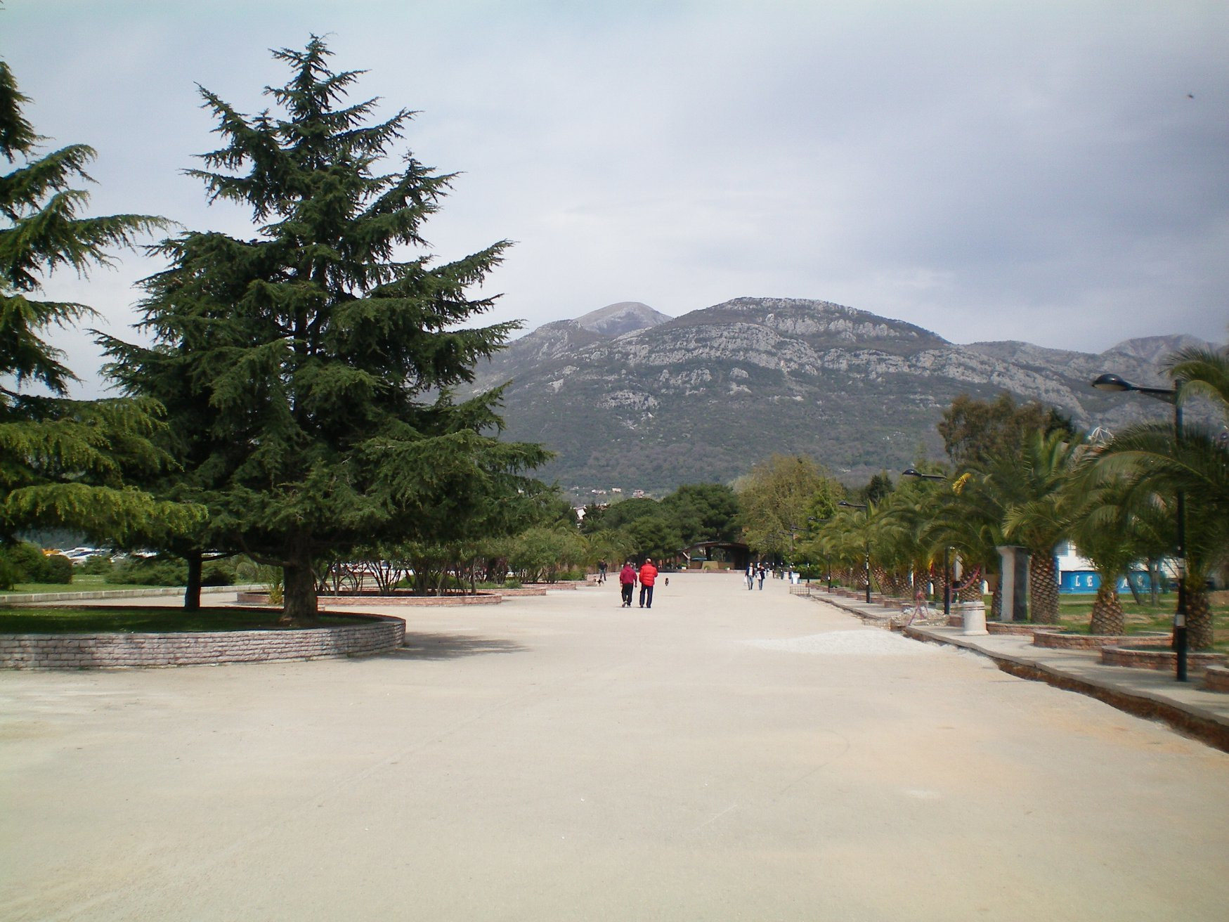 Сквер в Бар, Черногория – фотографии Черногории