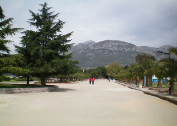 Сквер в Бар, Черногория – фотографии Черногории