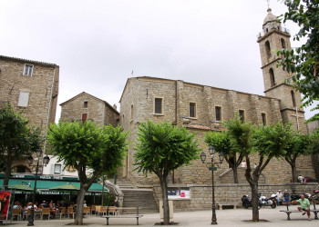 Кафе в Сартене, Франция – фотографии Франции