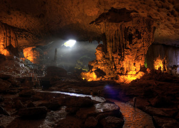 Пещера в бухте Халонг во Вьетнаме – фотографии Вьетнама