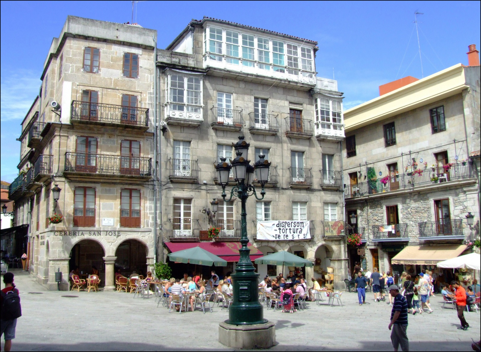 Площадь Конституции (Praza da Constitución) – фотографии Испании