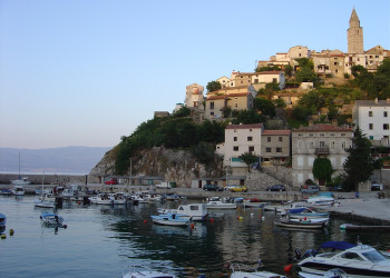 Набережная в Врбник, Хорватия. Фото 1 – фотографии Хорватии