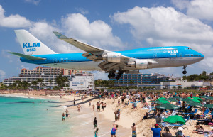 Самолёт на подлёте в аэропорт Принцессы Юлианы, Синт-Мартен – фотографии Синт-Мартена