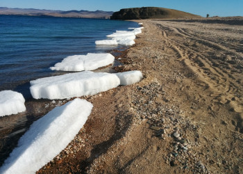Лёд в мае на мысе Уюга, Малое море, Байкал – фотографии России